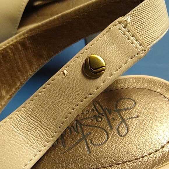 Life Stride 11M Cream Slingback Heels with Pointed Toe and Medium Heel - Picture 4 of 9